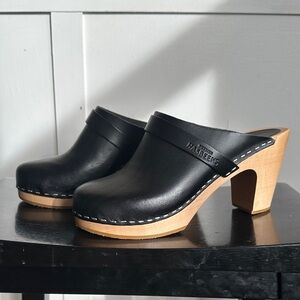 Swedish Hasbeens Black Leather clogs